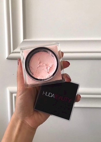 Huda Beauty Easy Bake Pudra - Görsel 2