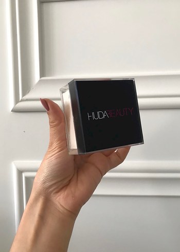 HUDA BEAUTY Easy Bake Loose Puder Pound Cake - Görsel 5