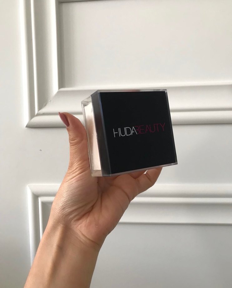 HUDA BEAUTY Easy Bake Loose Puder Pound Cake - Görsel 5