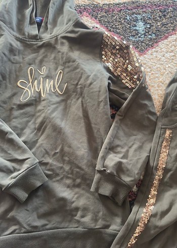 Kızlar için Gri Payetli Kapüşonlu Eşofman Takımı - Görsel 4