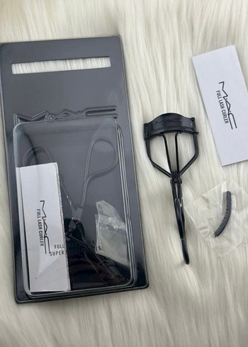 MAC Siyah Kirpik Kıvırıcı