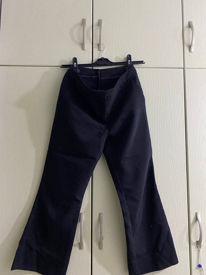 Siyah Kadın Piliseli Kumaş Pantolon - Görsel 2