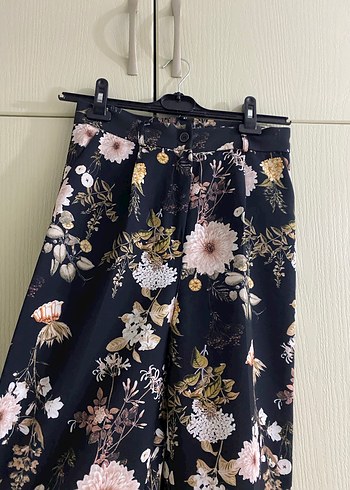 Çiçek Desenli Bol Kesim Midi Kadın Kumaş Pantolon - Görsel 2