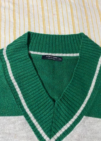 V Yaka Gri-Yeşil Çizgili Örgü Kadın Kazak - Görsel 2