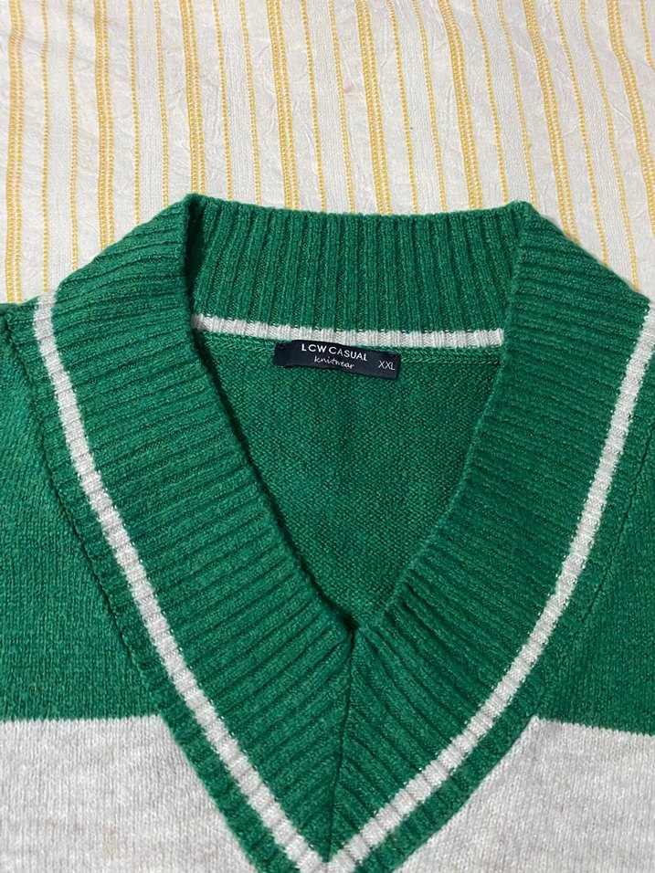 V Yaka Gri-Yeşil Çizgili Örgü Kadın Kazak - Görsel 2