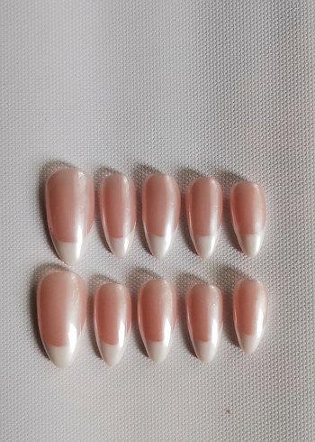 Parlak Beyaz Jel Takma Tırnak - Görsel 3