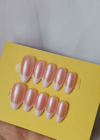 Parlak Beyaz Jel Takma Tırnak - Görsel 5
