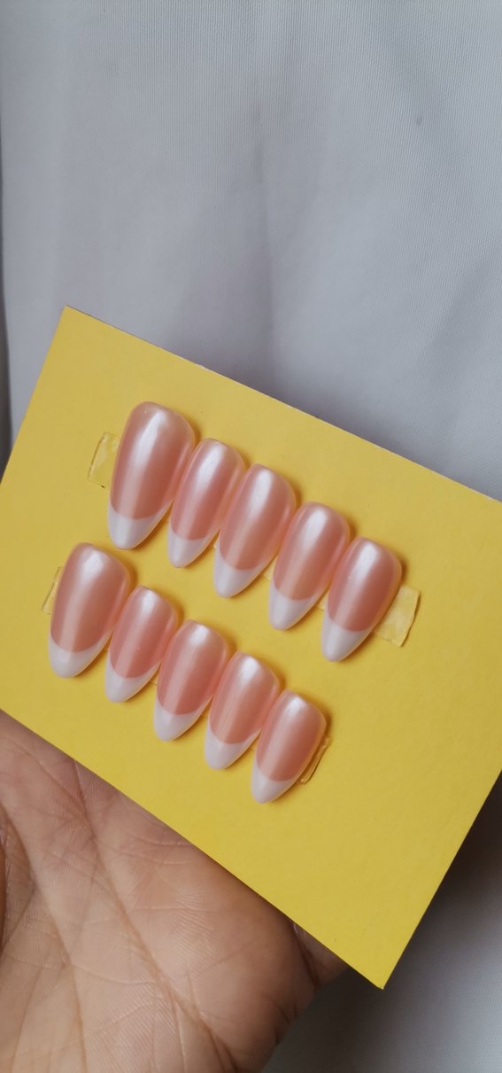 Parlak Beyaz Jel Takma Tırnak - Görsel 4
