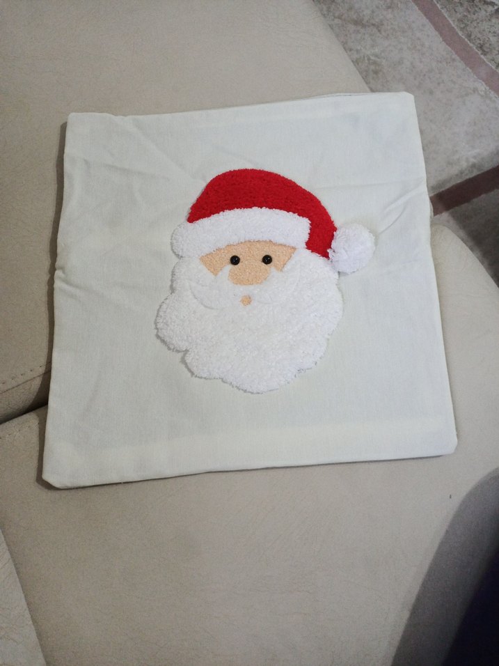 Beyaz Noel Baba punch kırlent kılıfı - Görsel 2
