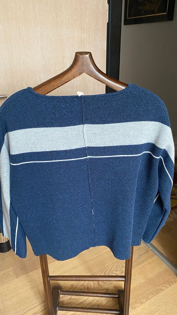 Yargıcı. Mavi Gri Çizgili Örgü Yün Kadın Kazak - Görsel 2