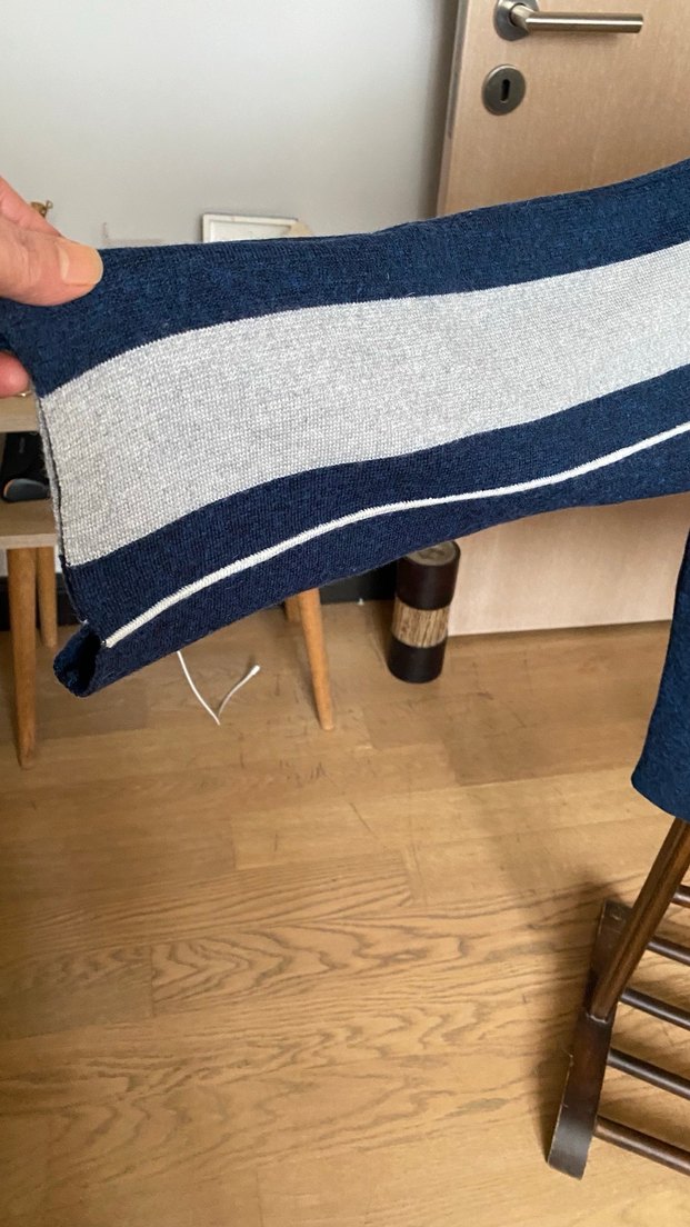 Yargıcı. Mavi Gri Çizgili Örgü Yün Kadın Kazak - Görsel 4