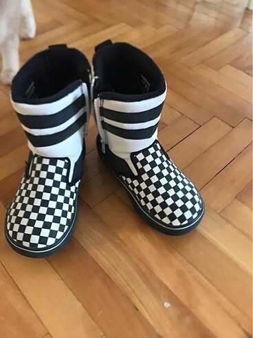 35 Beden siyah Renk Vans içi miflonu kışlık bot