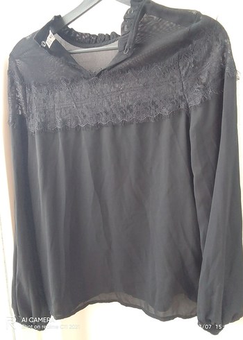 Siyah V Yaka Gotik Fırfırlı Bluz - Görsel 3