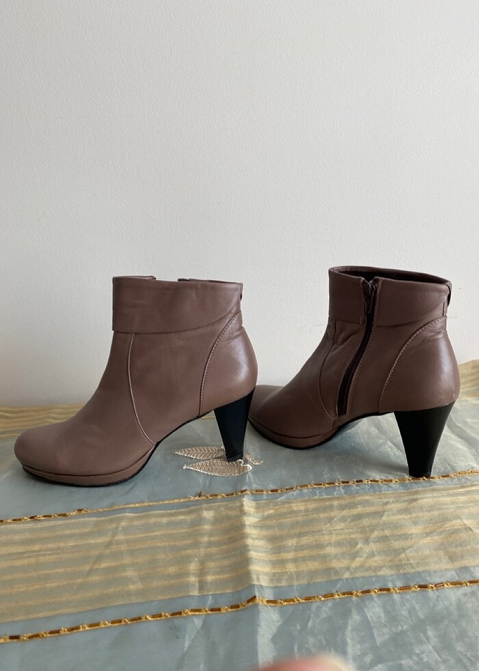 Kadın botu bir kez kapalı ortamda giydim - Görsel 2