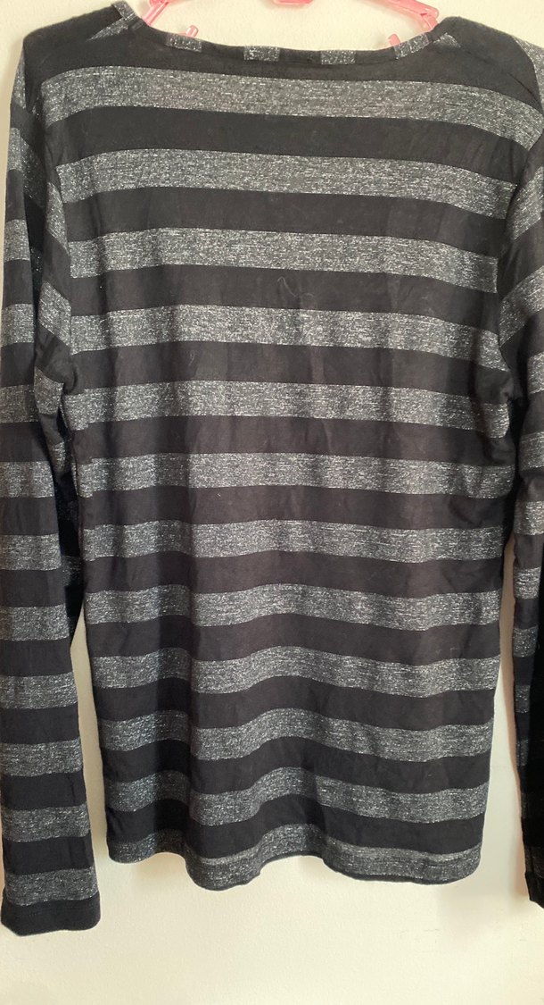 V Yaka Çizgili Gri Kadın Triko - Görsel 2