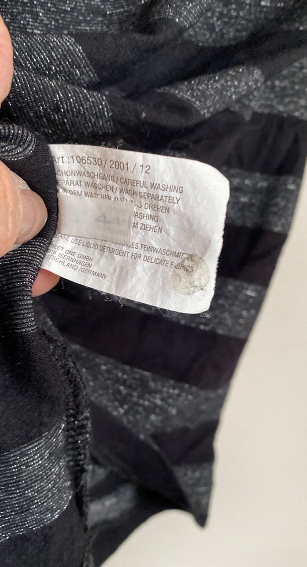 V Yaka Çizgili Gri Kadın Triko - Görsel 3