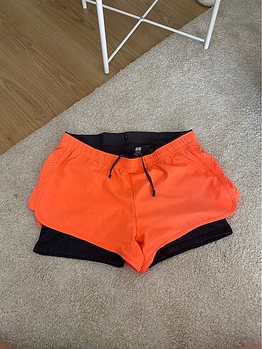 H&M sort