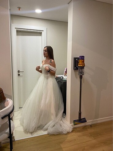 Esra Özcan tasarımlı gelinlik