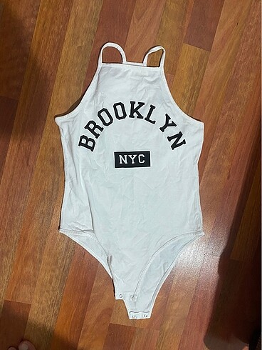 Beyaz bodysuit