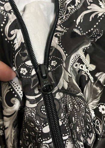 Desenli Siyah Kadın Spor üst - Görsel 3