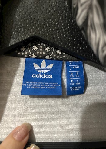 Desenli Siyah Kadın Spor üst - Görsel 5