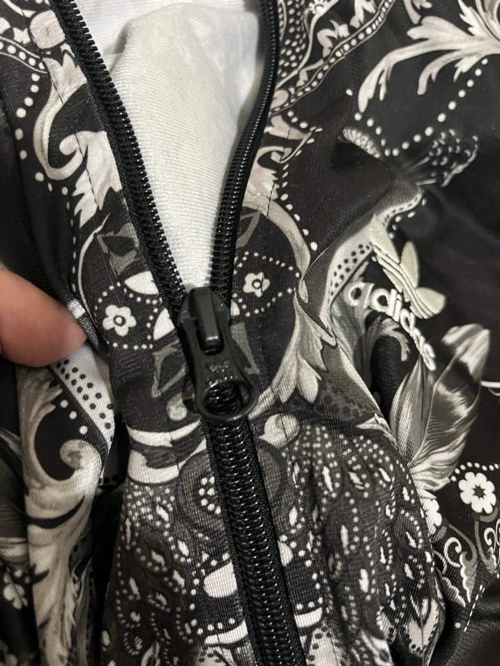 Desenli Siyah Kadın Spor üst - Görsel 3