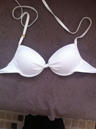 Beyaz bikini ustu