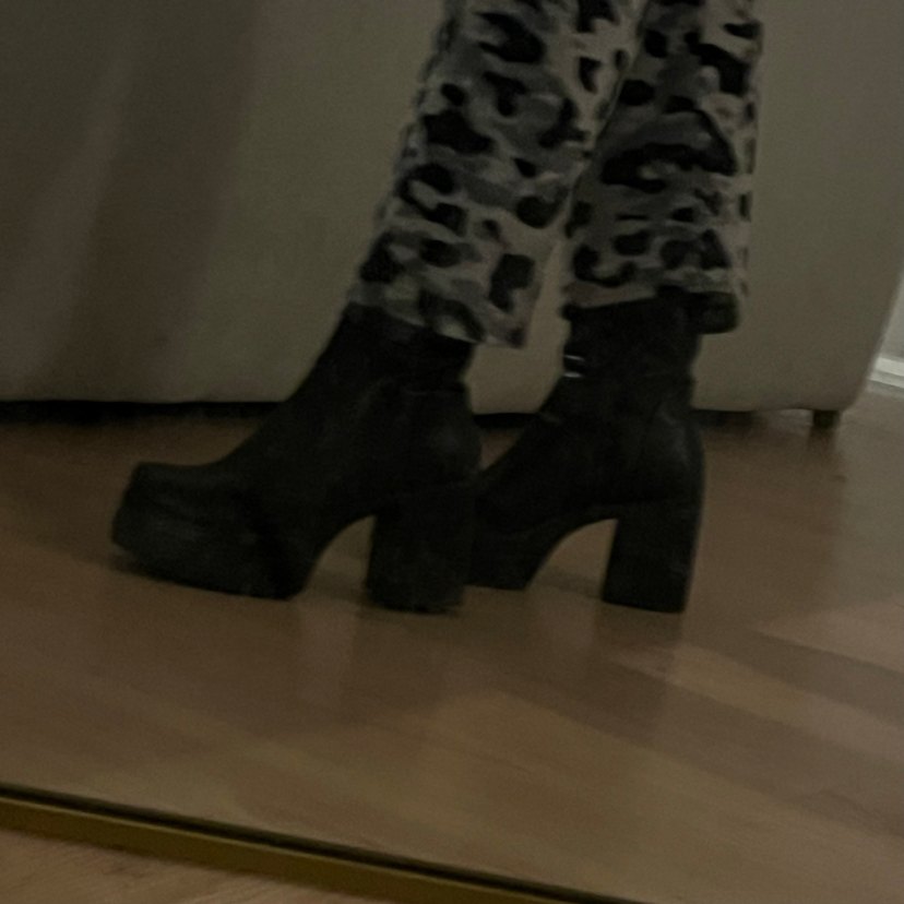 Kadın Siyah Gotik Platform Topuklu kısa Çizme - Görsel 4