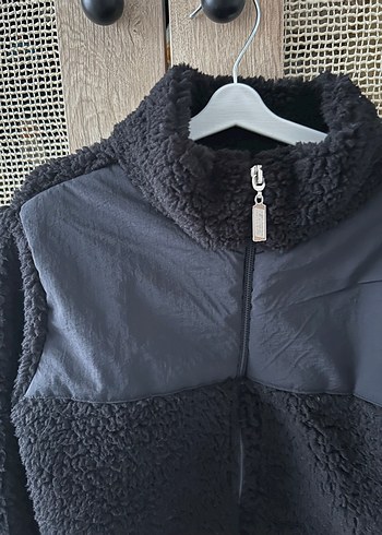 Siyah Kısa Peluş mont - Görsel 2