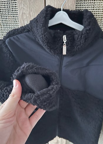 Siyah Kısa Peluş mont - Görsel 3