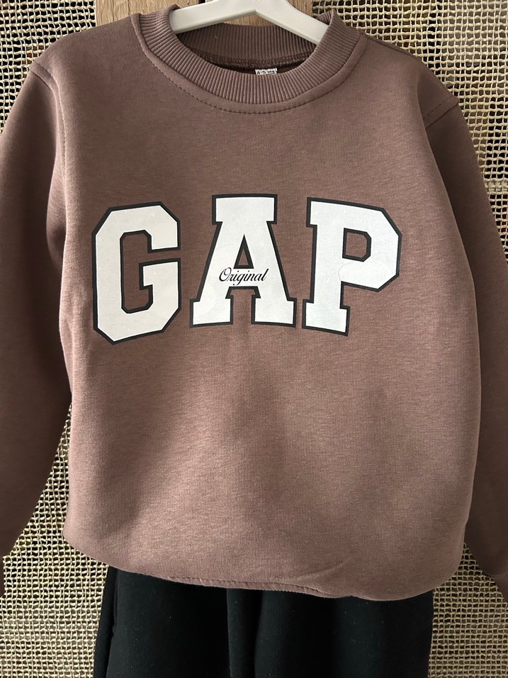 GAP Baskılı Kahverengi Sweatshirt ve Siyah Eşofman - Görsel 3