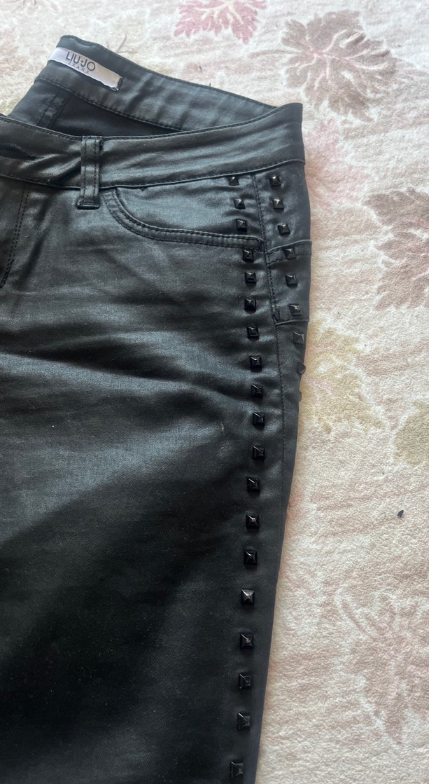 Düğme Detaylı Siyah Deri Kadın Pantolon - Görsel 2