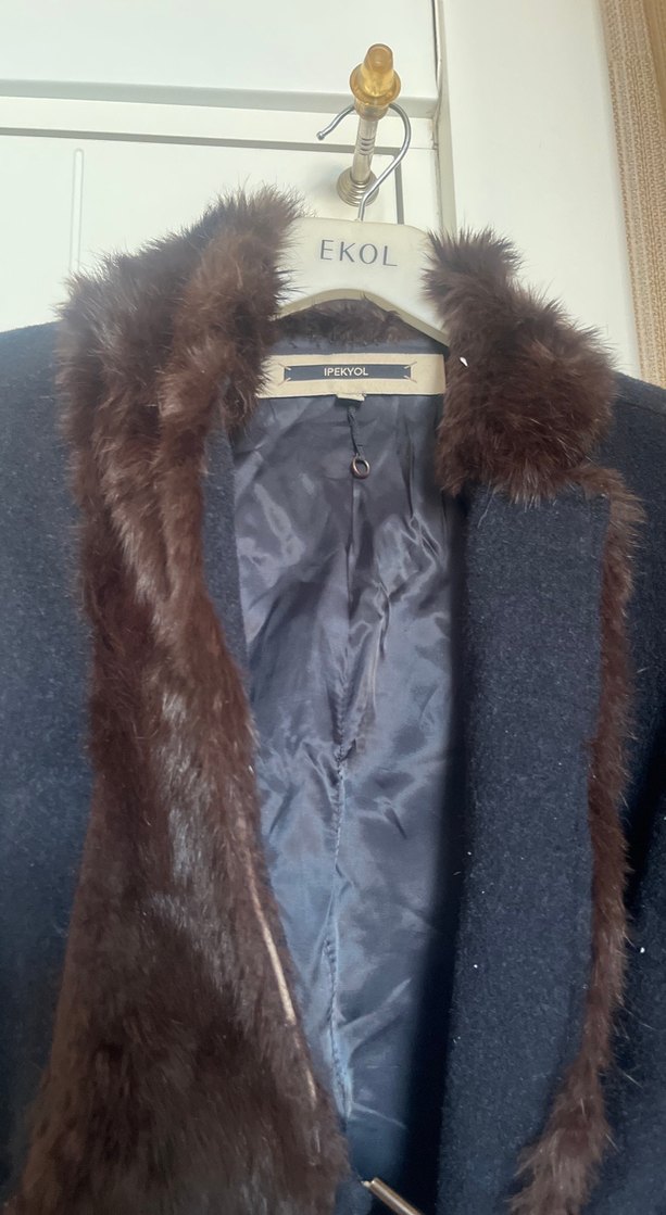 Kahverengi Suni Kürklü Siyah Kaban - Görsel 2