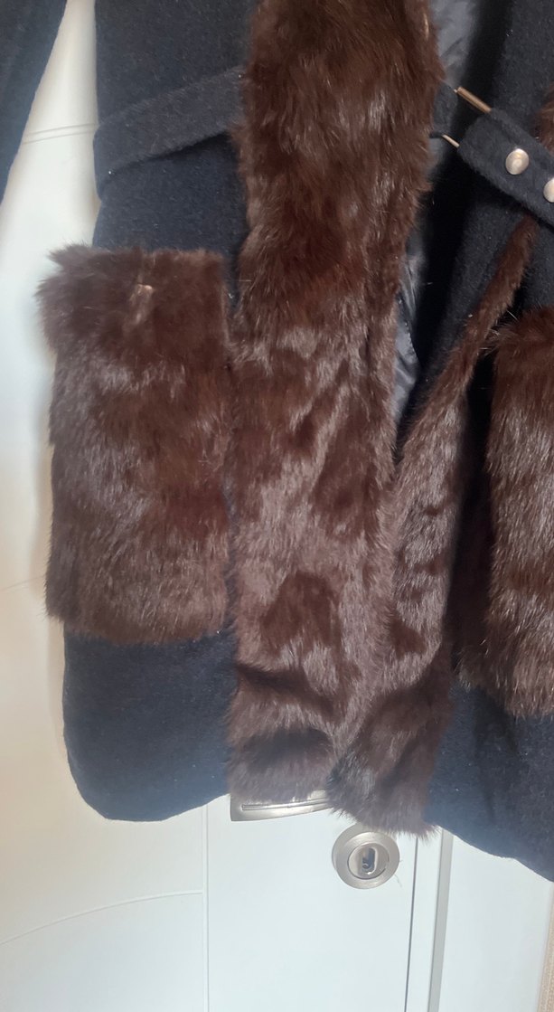 Kahverengi Suni Kürklü Siyah Kaban - Görsel 4