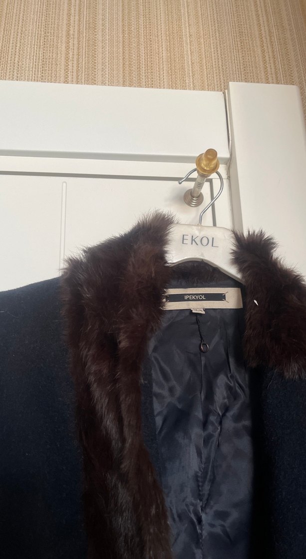 Kahverengi Suni Kürklü Siyah Kaban - Görsel 3