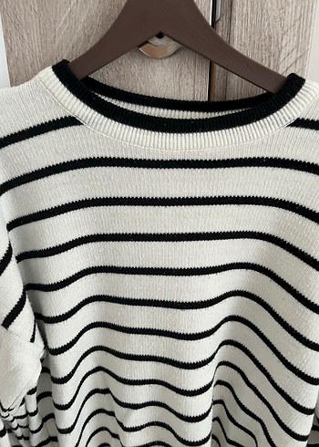 Çizgili Beyaz Gri Oversize Triko Kazak - Görsel 2