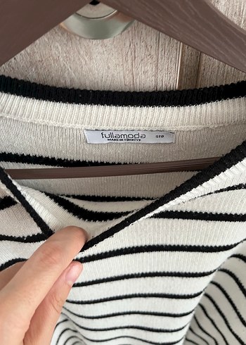 Çizgili Beyaz Gri Oversize Triko Kazak - Görsel 3