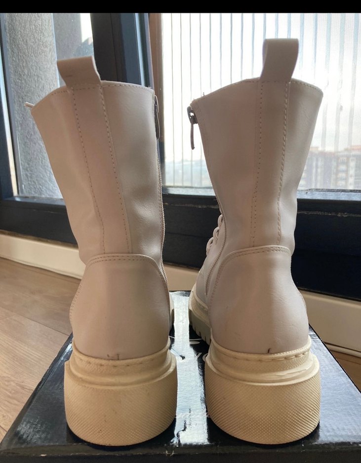 Beyaz Bağcıklı Kadın Deri Bot - Görsel 2