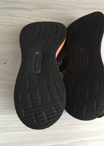 Adidas sıfır 40 numara uyumlu
Siyah Sarı Bağcıklı Spor Ayakkabı - Görsel 5