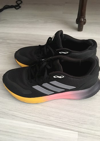 Adidas sıfır 40 numara uyumlu
Siyah Sarı Bağcıklı Spor Ayakkabı - Görsel 2