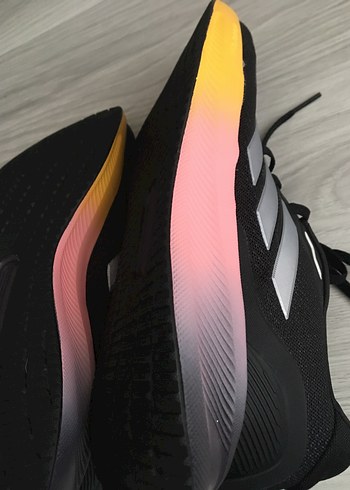 Adidas sıfır 40 numara uyumlu
Siyah Sarı Bağcıklı Spor Ayakkabı - Görsel 8