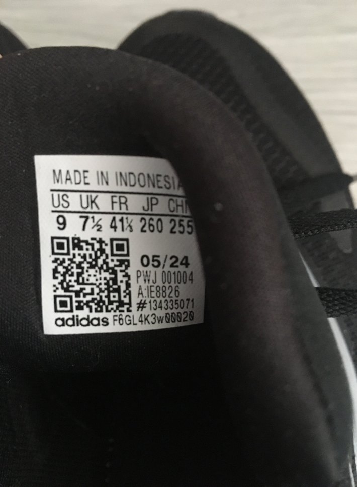 Adidas sıfır 40 numara uyumlu 
Siyah Sarı Bağcıklı Spor Ayakkabı - Görsel 3