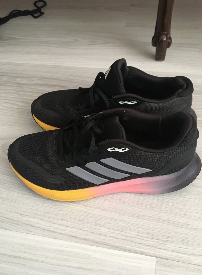 Adidas sıfır 40 numara uyumlu 
Siyah Sarı Bağcıklı Spor Ayakkabı - Görsel 2