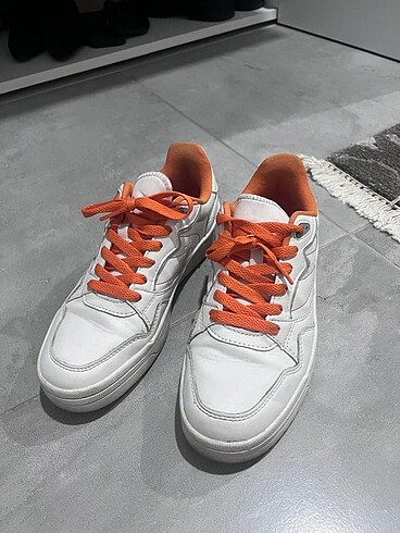 37 Beden Zara spor ayakkabı