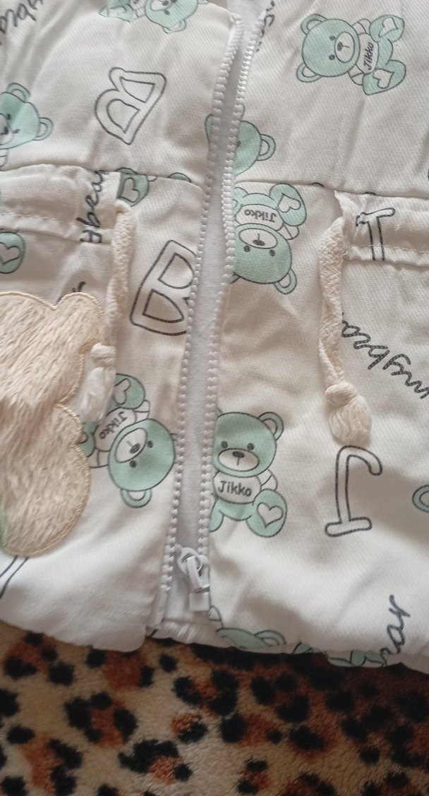 Erkek ve ya Kız Çocuk Beyaz Kapüşonlu Baskılı Yelek - Görsel 4