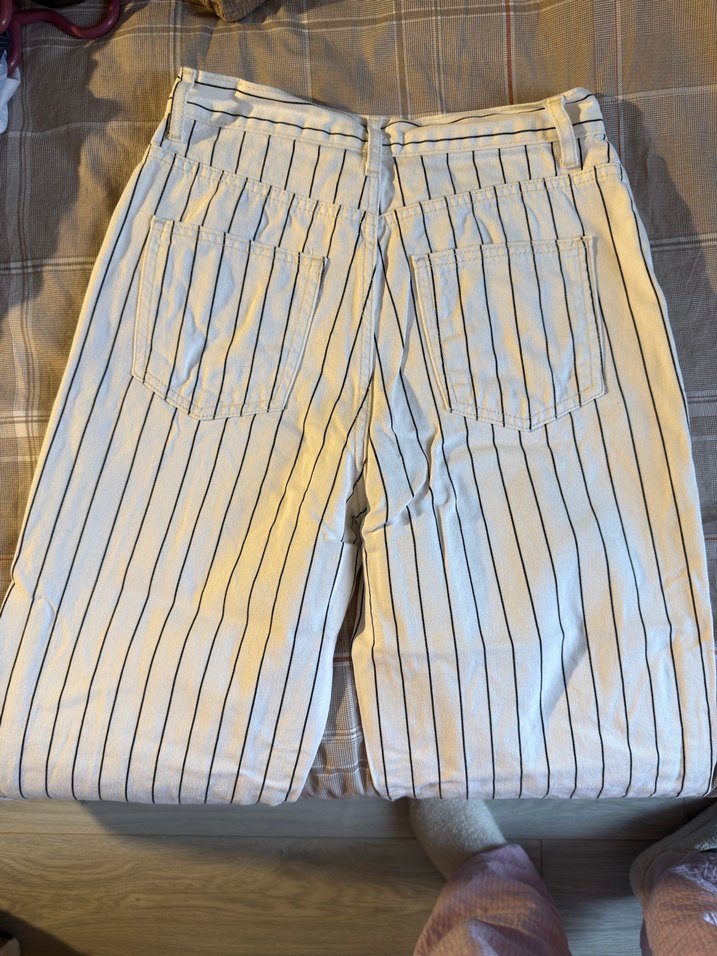 Kadın Beyaz Çizgili Pilili Pamuk Pantolon - Görsel 3