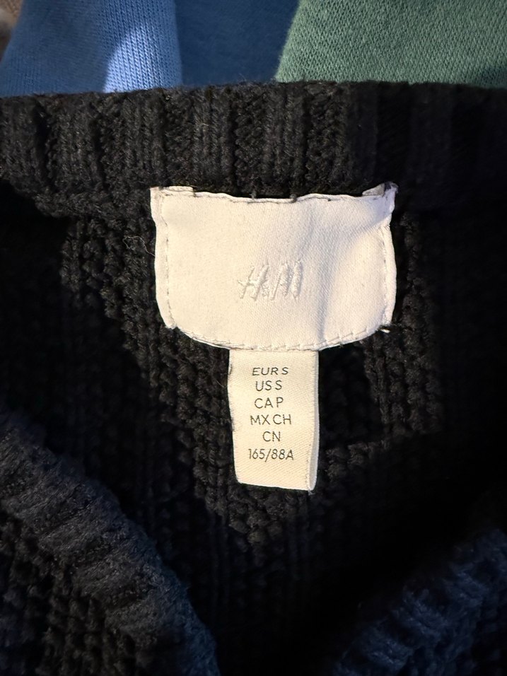 hm düğmeli siyah kalın kazak - Görsel 3