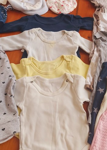 Bebekler için beyaz ve açık tonlu uyku kıyafetleri - Görsel 4