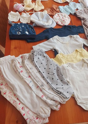 Bebekler için beyaz ve açık tonlu uyku kıyafetleri - Görsel 2