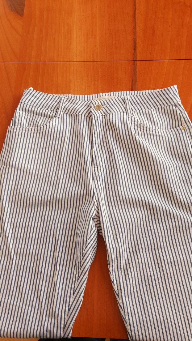 Kadın Gri Beyaz Çizgili Pilili Kumaş Pantolon - Görsel 3